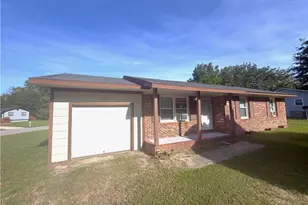 2101 Decor St, Fayetteville, NC 28304 - Photo 1