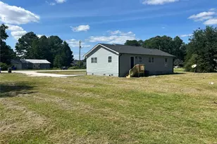 1435 Strickland Bridge Rd, Fayetteville, NC 28304 - Photo 5