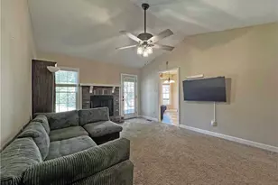 709 Longview Dr, Fayetteville, NC 28311 - Photo 7
