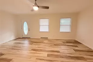 702 W 28th St, Lumberton, NC 28358 - Photo 3