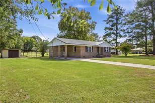 109 E Walnut St, Bladenboro, NC 28320 - Photo 3
