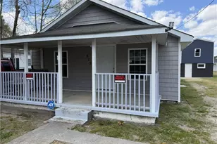 515 McInnis St, Pembroke, NC 28372 - Photo 5