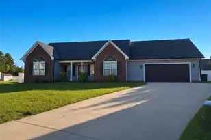 2905 Piney Mountain Dr, Hope Mills, NC 28348 - Photo 1