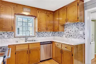 1015 E 10th St, Lumberton, NC 28358 - Photo 11