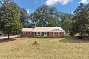 113 Lakeview Dr, Red Springs, NC 28377 - Photo 5