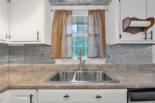 6569 Winthrop Dr, Fayetteville, NC 28311 - Photo 13