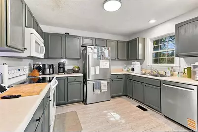 5885 Saint Patricks Drive, Fayetteville, NC 28306 - Photo 13