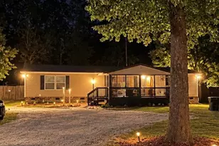281 Brandie Rd, Maxton, NC 28364 - Photo 1