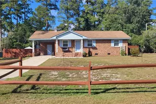 102 W McLeod St, Maxton, NC 28364 - Photo 1
