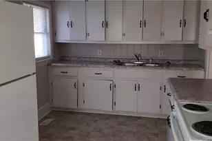 1011 E 10th St, Lumberton, NC 28358 - Photo 3