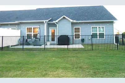 202 Oak Pointe Circle, Lumberton, NC 28358 - Photo 5