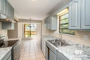 5805 Holly Hill Ct, Mobile, AL 36609 - Photo 7