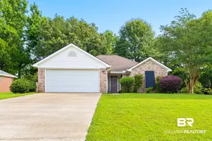 122 Oakwood Ave, Fairhope, AL 36532 - Photo 1