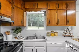 915 Caroline Ave, Daphne, AL 36526 - Photo 17