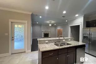 253 Hawthorne Cir, Fairhope, AL 36532 - Photo 3