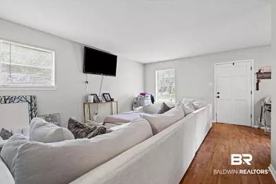 1933 Pallister Pl, Mobile, AL 36618 - Photo 3