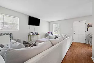 1933 Pallister Pl, Mobile, AL 36618 - Photo 3