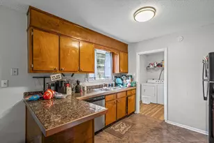 1933 Pallister Pl, Mobile, AL 36618 - Photo 5