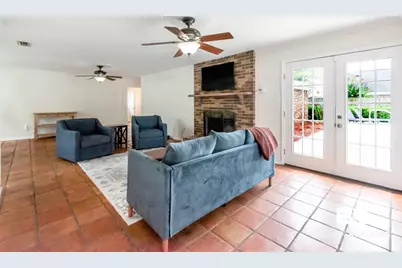 2300 E Christopher Drive E, Mobile, AL 36609 - Photo 11