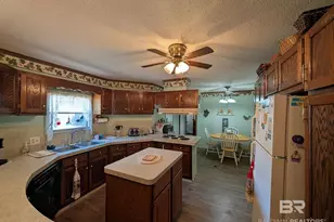 1558 Valencia Dr, Lillian, AL 36549 - Photo 3