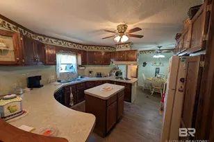 1558 Valencia Dr, Lillian, AL 36549 - Photo 5