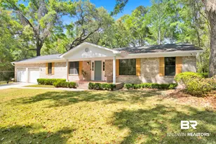 11 Woods Ave, Fairhope, AL 36532 - Photo 1