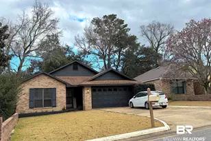 135 Lake Shore Dr, Daphne, AL 36526 - Photo 1
