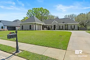 204 S Tee Dr, Fairhope, AL 36532 - Photo 1