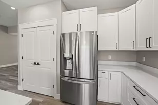 755 W Bentley Cir, Troy, OH 45373 - Photo 15