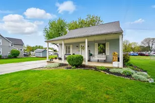 409 S Pine St, Wapakoneta, OH 45895 - Photo 3