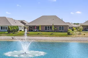 813 W Bentley Cir, Troy, OH 45373 - Photo 3