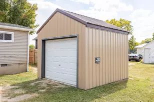 1156 S Greenwood St, Bellefontaine, OH 43311 - Photo 9