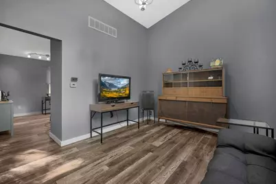 1495 W Choctaw Drive, London, OH 43140 - Photo 5