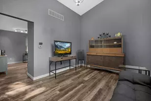 1495 W Choctaw Dr, London, OH 43140 - Photo 5