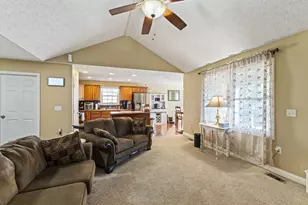 680 Loxley Ln, Troy, OH 45373 - Photo 9