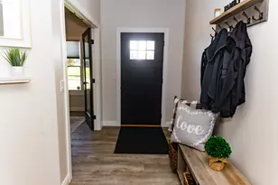 1018 Hunter's Ridge Dr, Tipp City, OH 45371 - Photo 5