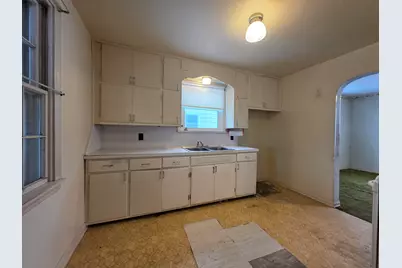 309 W Silver Street, Wapakoneta, OH 45895 - Photo 9