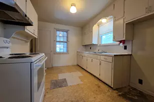 309 W Silver St, Wapakoneta, OH 45895 - Photo 7