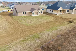 2672 Pleasant View Dr, Troy, OH 45373 - Photo 5