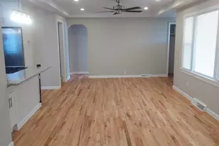 424 Hoopengarner St, Wapakoneta, OH 45895 - Photo 3