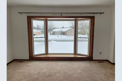 818 Aster Drive, Wapakoneta, OH 45895 - Photo 9