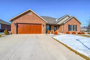 607 W Bentley Cir, Troy, OH 45373 - Photo 3