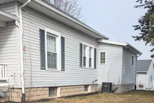 404 W Pearl St, Wapakoneta, OH 45895 - Photo 3