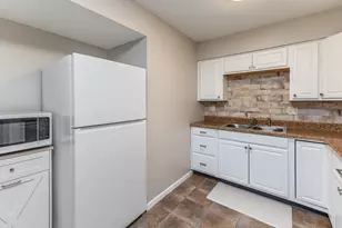 3135 Honeysuckle Dr, Troy, OH 45373 - Photo 9