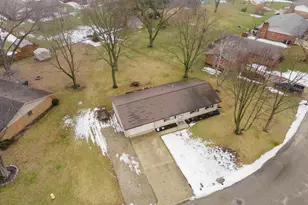 3135 Honeysuckle Dr, Troy, OH 45373 - Photo 3