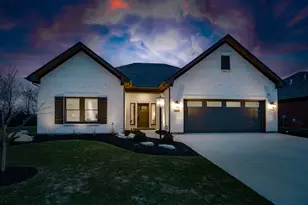 822 Pebble Pl, Tipp City, OH 45371 - Photo 3