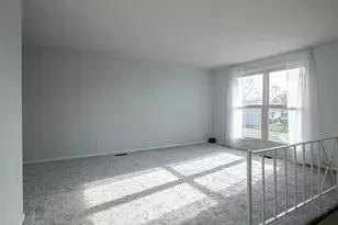 489 Caldwell Cir, New Carlisle, OH 45344 - Photo 3