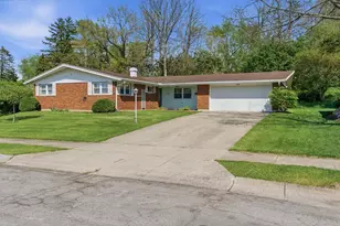 422 Sherwood Park Dr, Springfield, OH 45505 - Photo 3