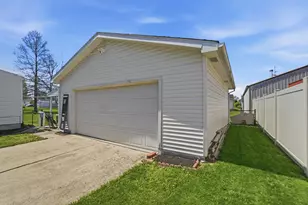 111 S Wagner Ave, Wapakoneta, OH 45895 - Photo 47