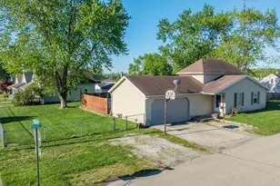 220 Racer St, Troy, OH 45373 - Photo 3